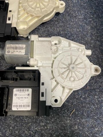 Motor stahování oken pp 1K4837402T 1K0959782N 1K0959792K