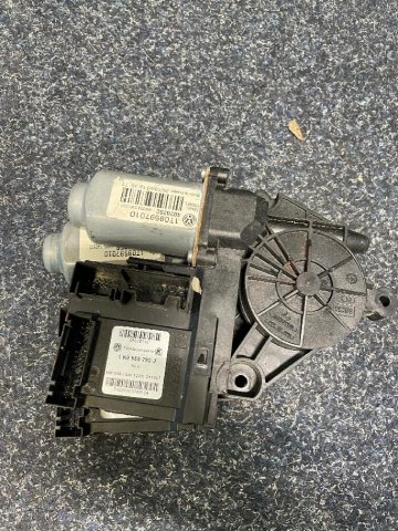Motorek stahování okna řidiče 1T0959701D, 1K0959793J Octavia