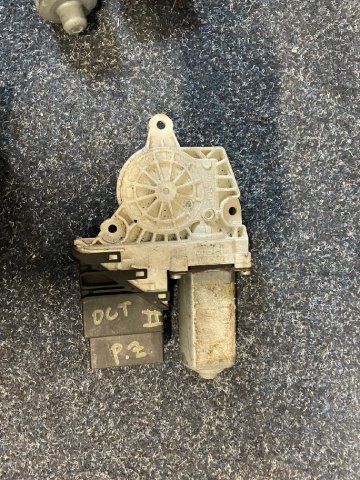 Motor stahování oken 1K0959704J pravý vzadu Škoda Octavia II Škoda Octavia II 1Z, K0959704J, 1K0959794E, HW 006 SW 1201  Motorek spouštění okna vzadu vpravo, originál Škoda Octavia II 1Z 04-08, pravý zadní motor stahování skla