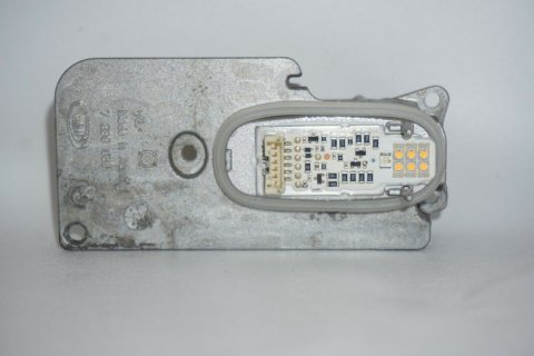 BMW 7 SERIES F01 F02 F03 HEADLIGHT LED SIGNAL MODULE 7339056 OEM 725.92.601.99 , 6585600112